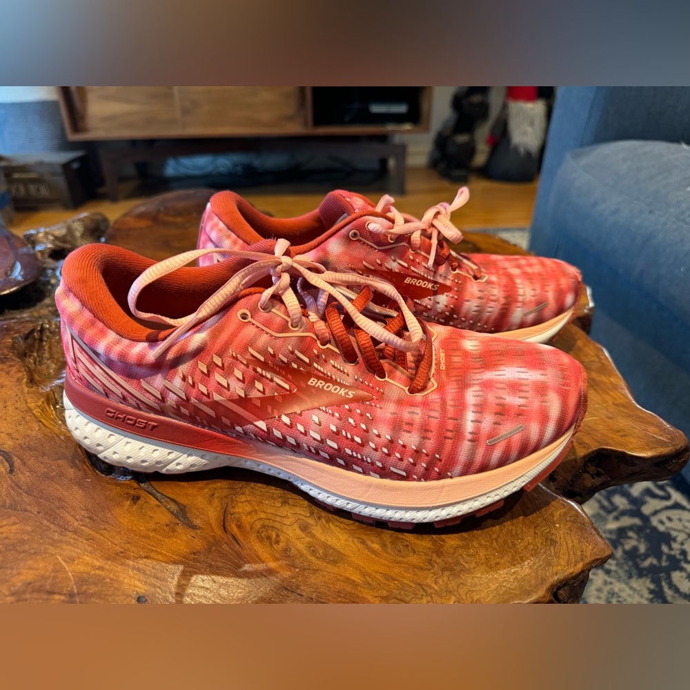 Brooks Ghost 13 running shoes, size 8